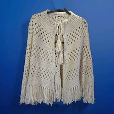 Mantello/poncho corto vintage fatto a mano con frange all'uncinetto