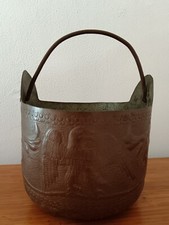 Antico secchio in rame battuto