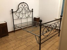 Letto In Ferro Battuto una piazza e mezza d'epoca nero con rete con molle