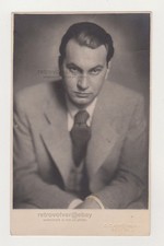 Affettuoso bello giovane uomo