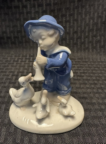 Statuina ragazzo con corno - , e