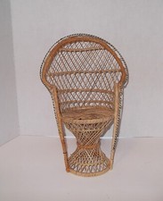 Sedia per bambole in vimini