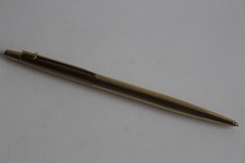 CARAN D'ACHE Stylo bille Madison parallèle plaqué or (43076)