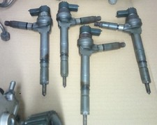 Iniettori per Opel Astra H 1.7 74kw cdti 97363812 5821095 da 2004 al 2012 Z17DTH