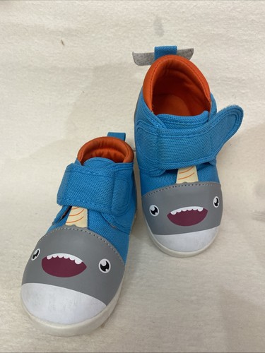 Ikiki squeaky shoe narwhal - ikiki,