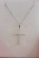 Croce In Oro bianco 18kt e brillanti carati 0.10 con catenina peso oro Gr 2.40