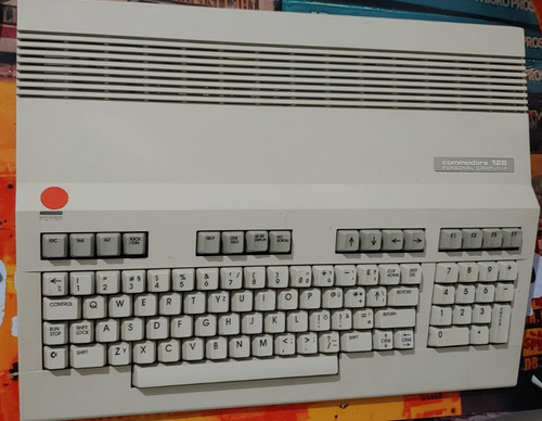Computer commodore 128 bit - 128,