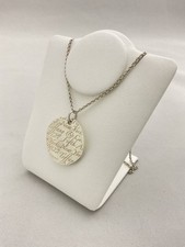Collana con ciondolo rotondo