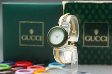 con scatola di carta [quasi