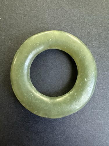 Antico ciondolo anello giada