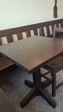 tavoli e sedie in legno locale