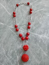 Collana con perle rosse, sfera