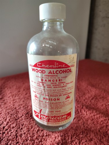 Bottiglia pinta alcool legno