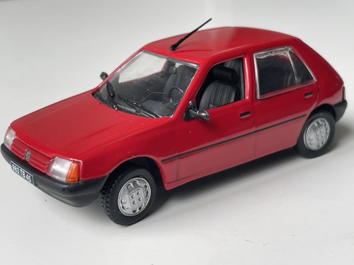 Peugeot 205 rouge portes - 205,