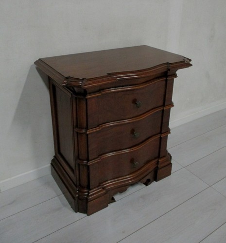 Elegante antico comodino - ✅,