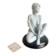 Scultura porcellana G