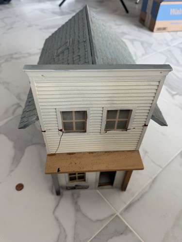 Pola scale clapboard store - pola,