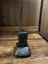 Kenwood TK-3101 UHF FM ricetrasmettitore Walker Talkie con caricatore rapido KSC-16 e Batt