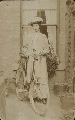 Bella giovane donna vecchia