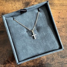 Collana David Yurman croce cavo con pavè di diamanti bianchi e oro giallo 18 carati - 18"