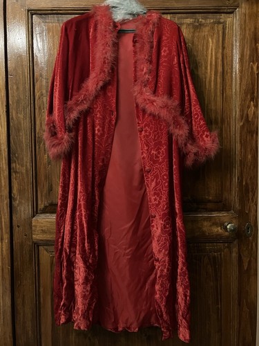 Vestaglia rossa velluto - in,