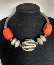 collana girocollo ragazza/donna in resina arancio e osso tigrato