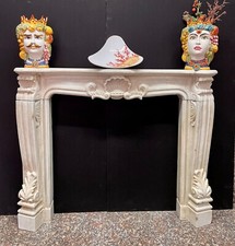 camino in marmo scolpito