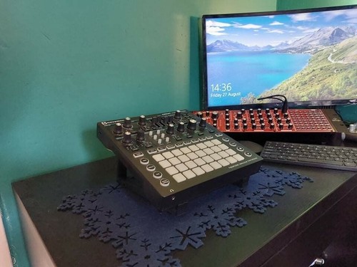 Novation circuit tracks - tracks, rhythm