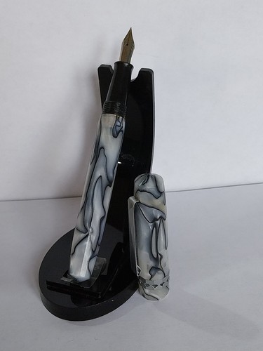 Penna stilografica nuova - penna, nuova,