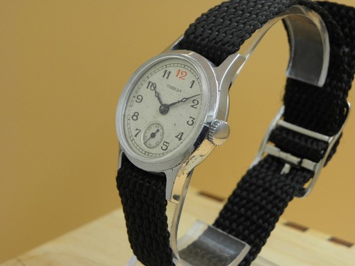 Vecchio orologio sovietico - vecchio,