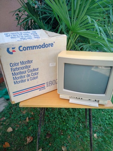 Commodore 1802 color crt - color,