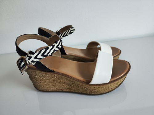 Sandali estivi con zeppa