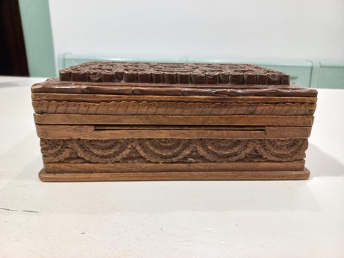 Scatola legno intarsiata - in,