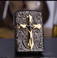 Zippo Accendino Classico Cromato con Design a Croce Luminosa