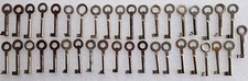 Lotto di 39 vecchie chiavi, dagli anni '30 ai '50