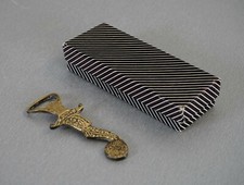 vecchio pugnale in ottone