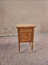 Comodino antico in stile