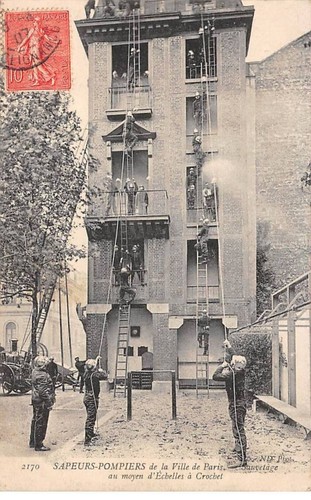75.AM19019.Parigi.Soccorritori
