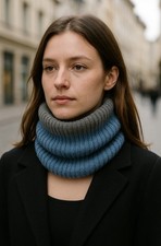 Scalda collo azzurro e grigio