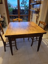 Tavolo allungabile In legno comprato in Via Del Governo Vecchio a Roma. 