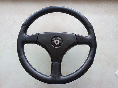 Momo v36 lancia delta - lancia,