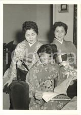 1955 TORINO Ballerine Mako OKADA e Sumiko NAGAKOME in kimono tradizionale *Foto