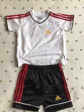 Adidas Completo Bambino Neonato Maglietta + Pantaloncino 6-9 Mesi Nuovo