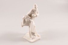 Statua in porcellana di