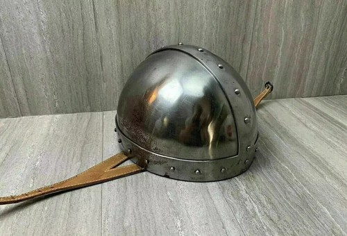 Elmetto medievale cavaliere