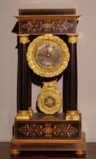 Antico orologio da tavolo