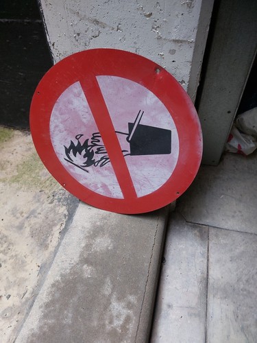 Vecchio cartello antincendio - vecchio,