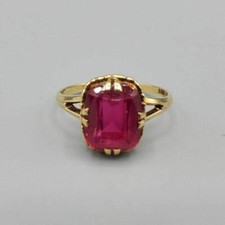 Anello di fidanzamento rubino