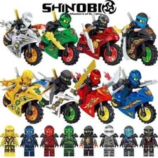 Set mit 24 Ninjago Minifiguren