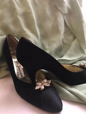 Decolletè nere in camoscio e raso vintage